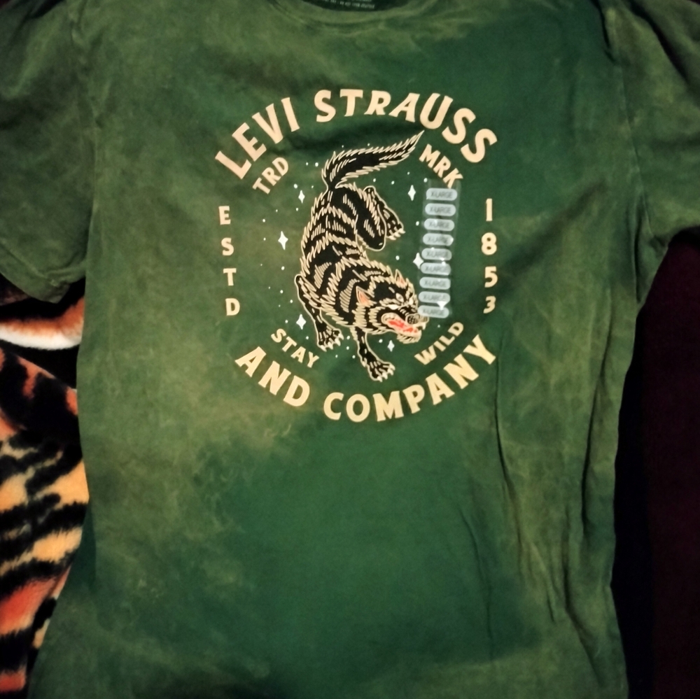 Nice Levi Strauss Mens T- Shirt. Brand New w/ No Tag. Very rare